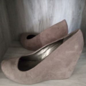 Suede Pump